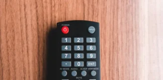 Jak zaprogramować uniwersalnego pilota – wyjaśnienie