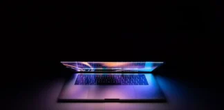 Jak naprawić MacBooka Air, który się nie włącza?