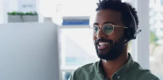 Jaka jest różnica między jedno- a dwuusznym zestawem słuchawkowym?