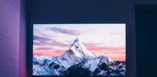 Jak sterować urządzeniem zewnętrznym podłączonym przez Anynet+ (HDMI-CEC) za pomocą pilota na Samsung Smart TV