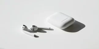 Jak rozwiązać problem słuchawek AirPods, które nie łączą się z MacBookiem?