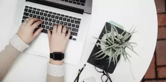 Jak włączyć tryb ciemny w Google Docs