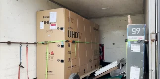 Jak bezpiecznie transportować, rozpakowywać i instalować telewizor